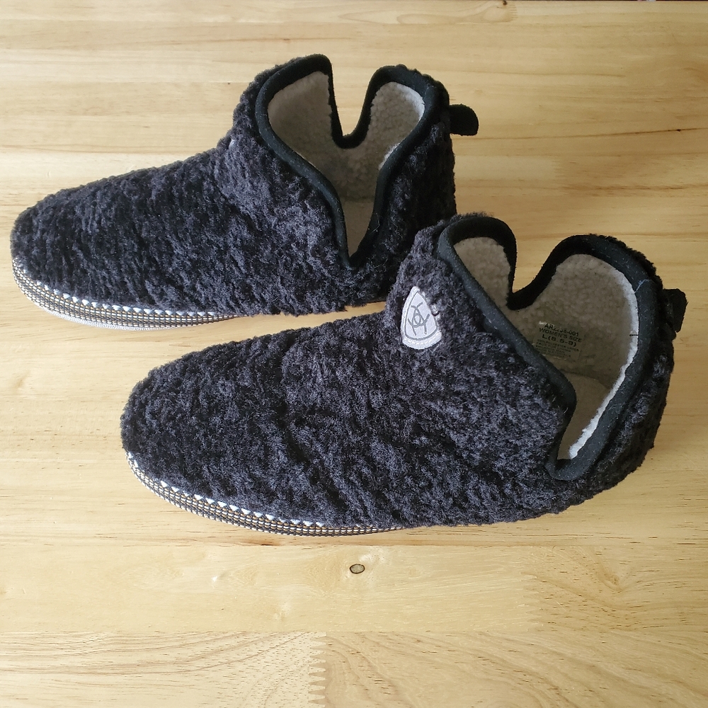 Ariat Hard Bottom Slippers Women's Size 8.5 9 L Black High Pile Ankle Bo…